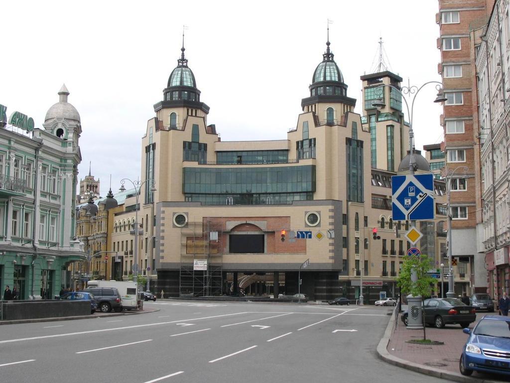 Ukr Apartments In The Centre Kyiv Exterior photo