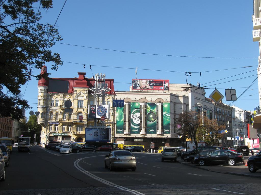 Ukr Apartments In The Centre Kyiv Exterior photo